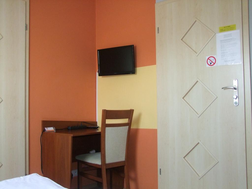 Warnenczyka 85A Bezplatny Parking, Faktura, Prywatna Lazienka, Klimatyzacja Rzeszow Bagian luar foto