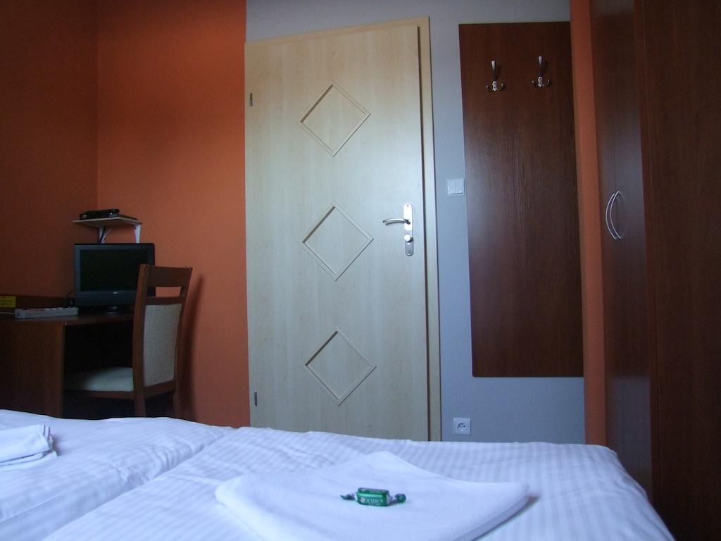 Warnenczyka 85A Bezplatny Parking, Faktura, Prywatna Lazienka, Klimatyzacja Rzeszow Bagian luar foto